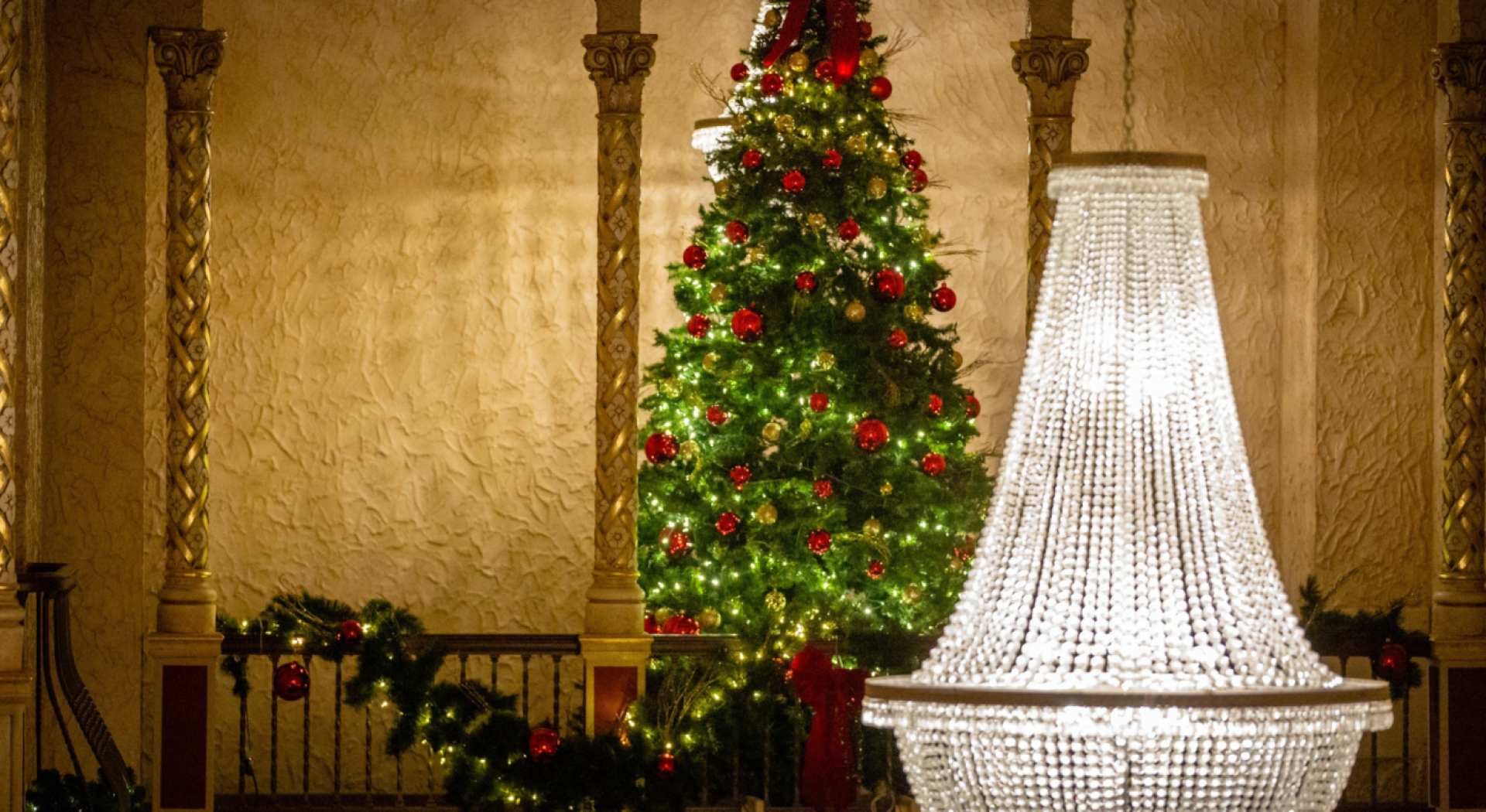 Holiday Chandelier Horizontal
